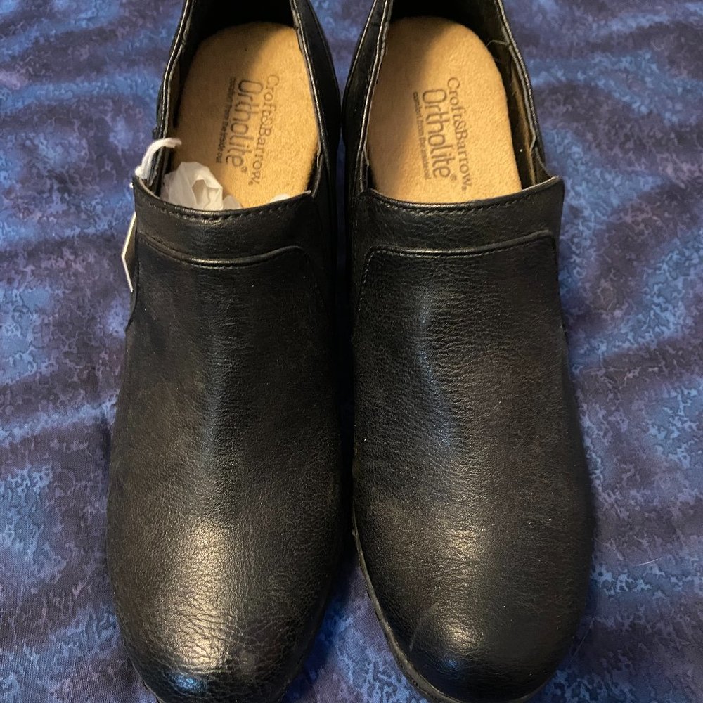 Mid-heel booties in black